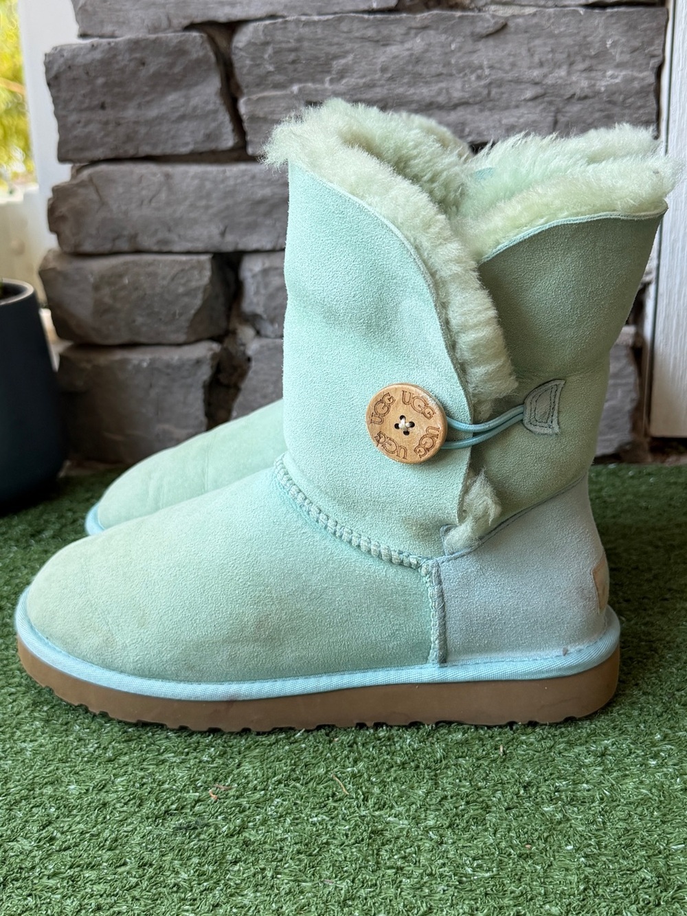 UGG Short Bailey Button Sheepskin Lining Women’s Winter Boots